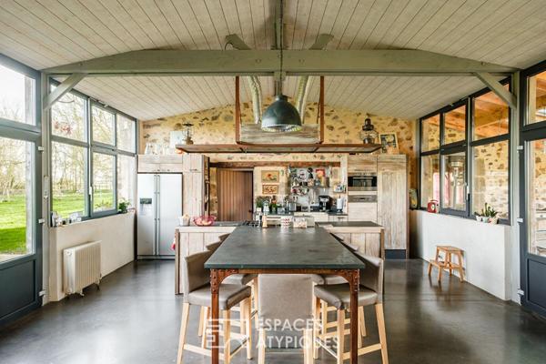 Propriété du XVIe avec gîtes, piscine et salle de réception