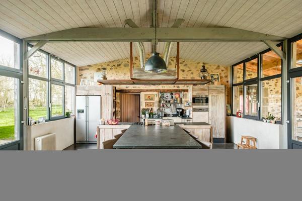 Propriété du XVIe avec gîtes, piscine et salle de réception