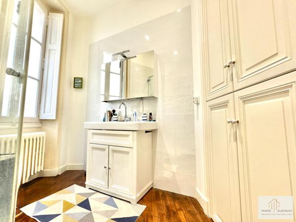 Bel appartement dans passage privé du triangle d'or