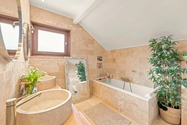Maison à vendre 7 pièces PREVESSIN MOENS (01)