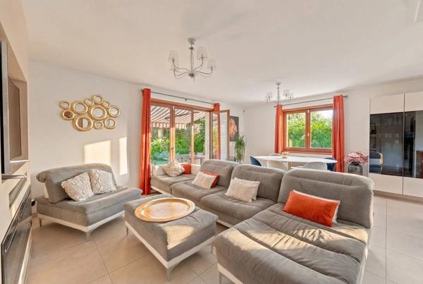 Maison à vendre 7 pièces PREVESSIN MOENS (01)