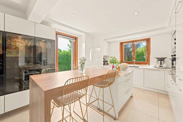 Maison à vendre 7 pièces PREVESSIN MOENS (01)