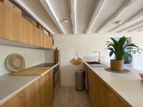 "Versailles Notre-Dame" Dernier étage ! Superbe appartement meublé rénové par architecte de 39m² ! Loyer 1 350 €/mois charges comprises **  - Référence  27696