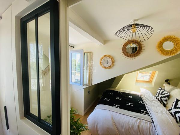 "Versailles Notre-Dame" Dernier étage ! Superbe appartement meublé rénové par architecte de 39m² ! Loyer 1 350 €/mois charges comprises **  - Référence  27696