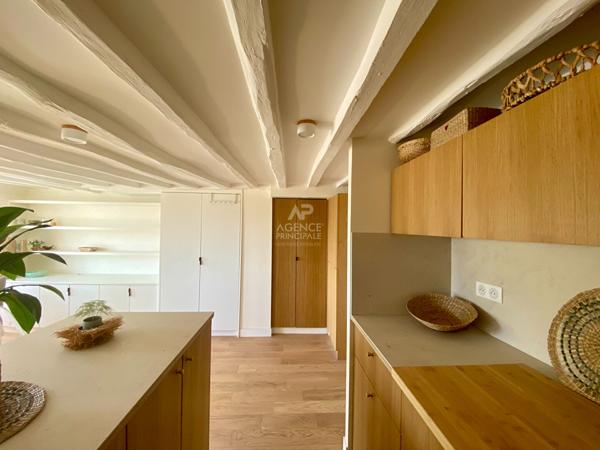 "Versailles Notre-Dame" Dernier étage ! Superbe appartement meublé rénové par architecte de 39m² ! Loyer 1 350 €/mois charges comprises **  - Référence  27696