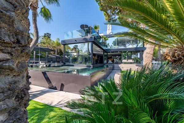 Exceptionnelle villa d'architecte vue mer