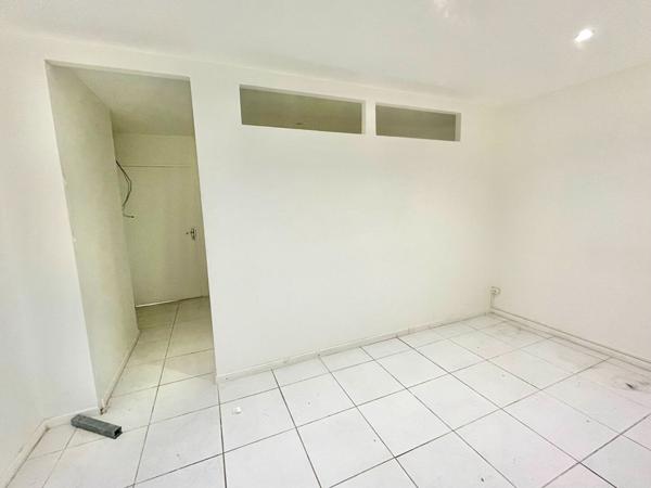 Location local commercial Case-Pilote - 91 m² - 1 547 €/mois