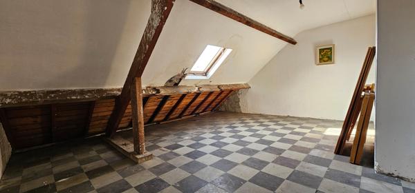 SOUS OFFRE D'ACHAT . le 2 nd et dernier étage , Quimper