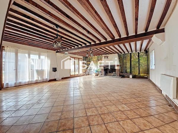 Propriété avec 2 habitations, hangar et dépendance