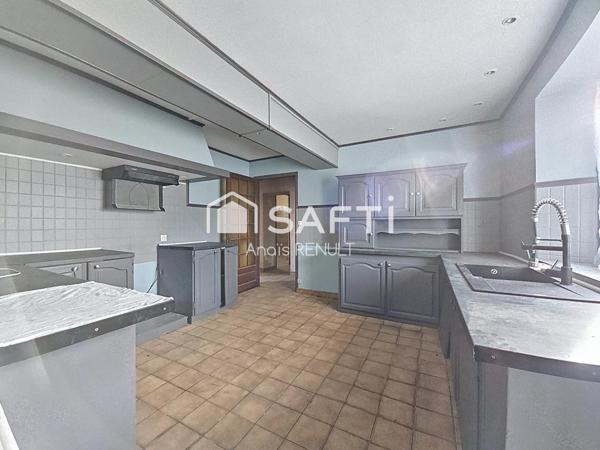 Propriété avec 2 habitations, hangar et dépendance