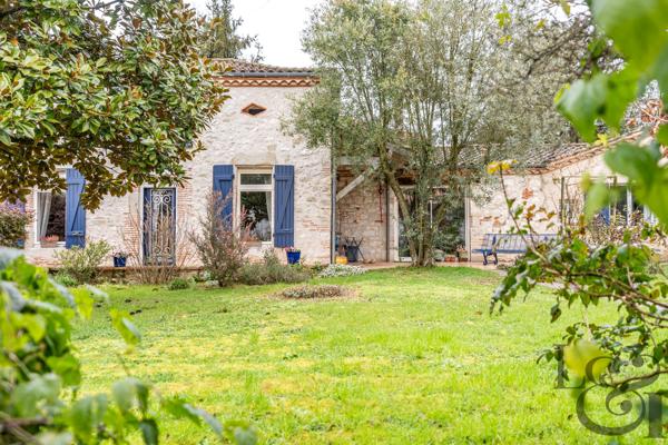 Maison en pierre rénovée à vendre proche commerces de Villeneuve-sur-Lot