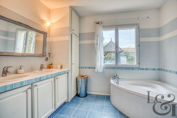 Maison en pierre rénovée à vendre proche commerces de Villeneuve-sur-Lot