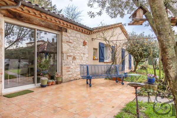 Maison en pierre rénovée à vendre proche commerces de Villeneuve-sur-Lot