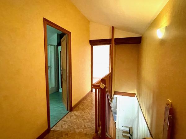 MAISON EN PIERRE AVEC DEPENDANCES - MIREBEAU