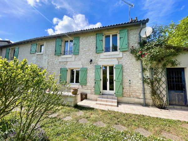 MAISON EN PIERRE AVEC DEPENDANCES - MIREBEAU