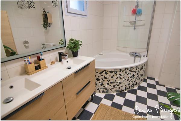 Maison mitoyenne T5 par le garage de 107 m2 située dans un secteur prisé de Prévessin