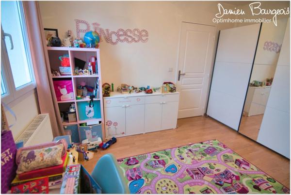 Maison mitoyenne T5 par le garage de 107 m2 située dans un secteur prisé de Prévessin