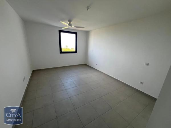 Appartement à louer 2 pièces 55.9m² Le Tampon (97430)