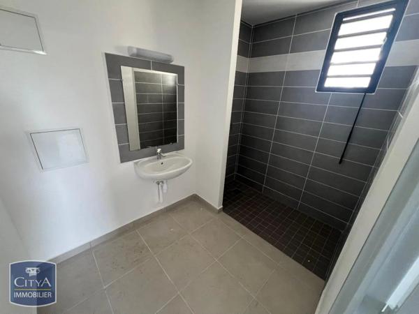 Appartement à louer 2 pièces 55.9m² Le Tampon (97430)