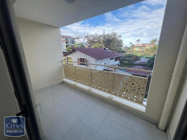 Appartement à louer 2 pièces 55.9m² Le Tampon (97430)