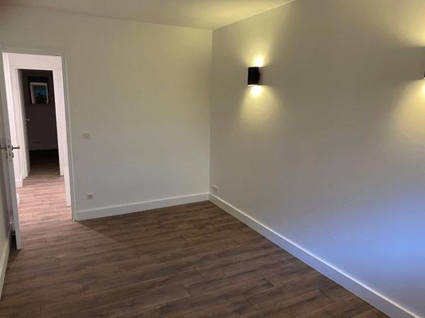 Local commercial 3 pièces T3 F3 65.4 m² à Les Ulis 64 RESIDENCE COURDIMANCHE 91940 à louer