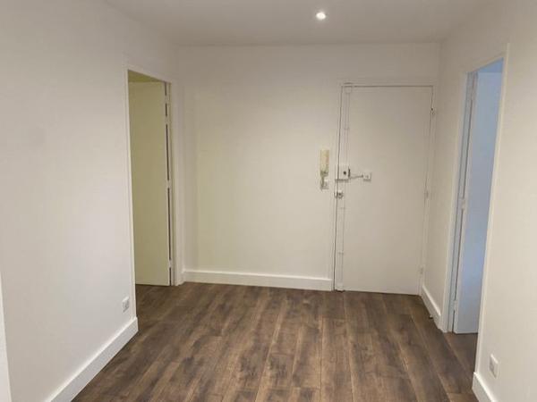 Local commercial 3 pièces T3 F3 65.4 m² à Les Ulis 64 RESIDENCE COURDIMANCHE 91940 à louer