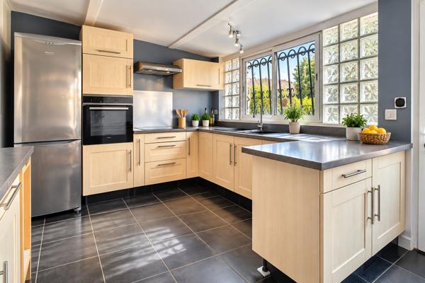 MARIGNANE ? MAISON DE PLAIN-PIED 120 M² ? 4 CHAMBRES ? TERRAIN 551 M² ? PANNEAUX SOLAIRES ? AU CALME