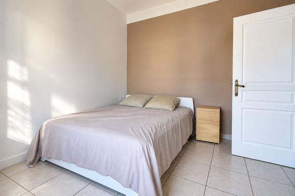 MARIGNANE ? MAISON DE PLAIN-PIED 120 M² ? 4 CHAMBRES ? TERRAIN 551 M² ? PANNEAUX SOLAIRES ? AU CALME