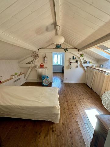 Maison avec 2 ha de terrain, et dépendances