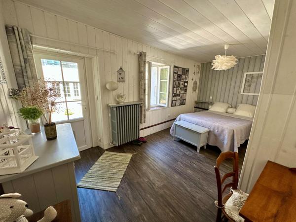Maison avec 2 ha de terrain, et dépendances