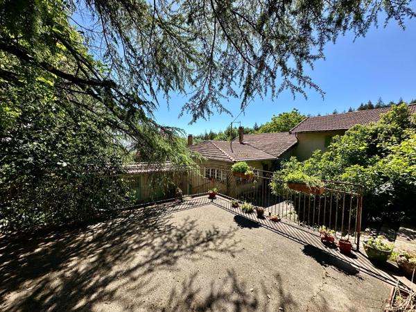 Maison avec 2 ha de terrain, et dépendances
