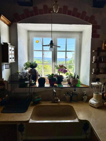 Maison avec 2 ha de terrain, et dépendances