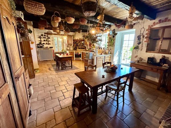 Maison avec 2 ha de terrain, et dépendances