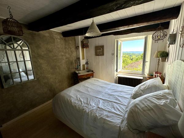 Maison avec 2 ha de terrain, et dépendances