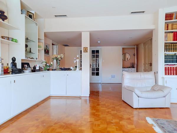 Immeuble de caractère 300 m² avec fort potentiel - terrasses