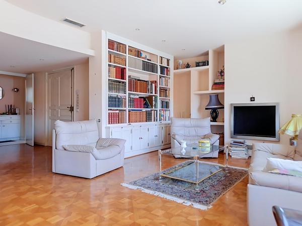 Immeuble de caractère 300 m² avec fort potentiel - terrasses