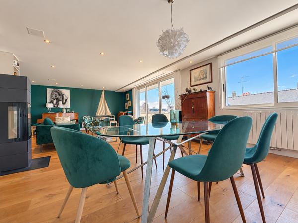VANNES – QUARTIER GARE – T5 DE 154 M² EN DERNIER ÉTAGE – SUITE PARENTALE ET PARKING – RÉNOVÉ PAR ARCHITECTE