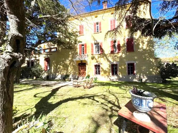 Demeure de prestige  8 pièce(s) 490 m2 AVEC CHAI DE 2800M² SUR UN TERRAIN DE 8475M²