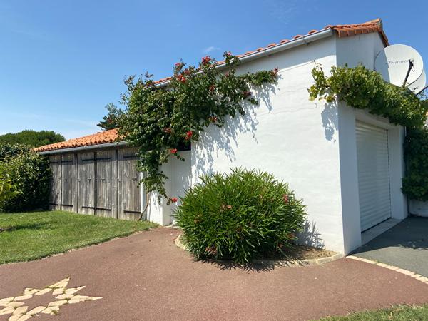 BRÉTIGNOLLES-SUR-MER - QUARTIER DE LA SAUZAIE - LONGÈRE DE CHARME À 1 KM DE LA MER