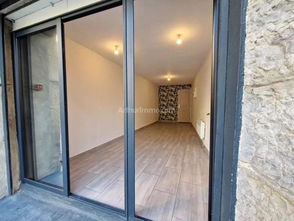 Location                                                      Fonds de commerce
                        
                     1 pièces                      18 m2                     à Draguignan