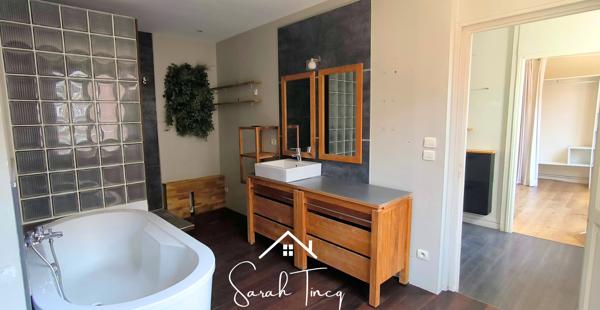 Maison
         5 pièces
        - 135 m² 425 000 € *