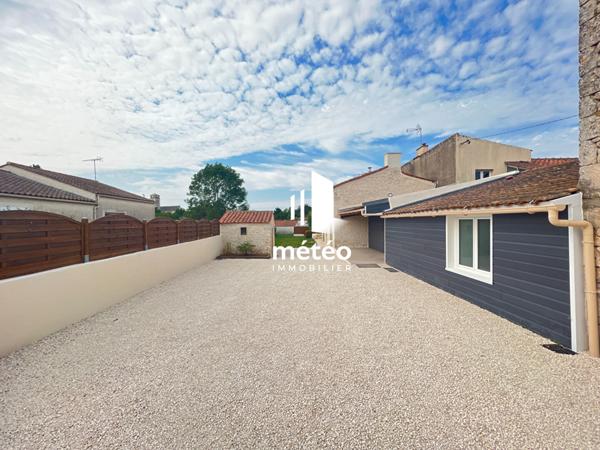 Maison en pierre rénovée, 4 chambres à Ste Gemme La Plaine