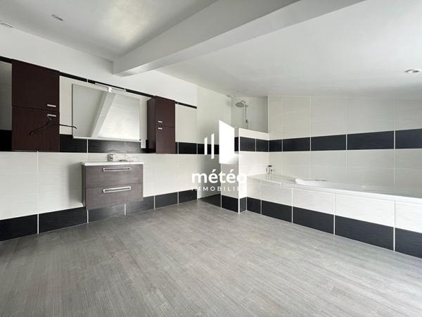 Maison en pierre rénovée, 4 chambres à Ste Gemme La Plaine