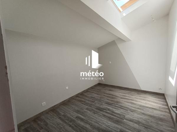 Maison en pierre rénovée, 4 chambres à Ste Gemme La Plaine