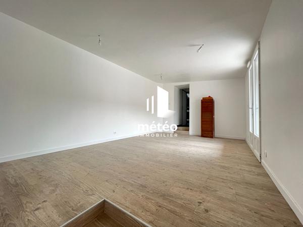 Maison en pierre rénovée, 4 chambres à Ste Gemme La Plaine