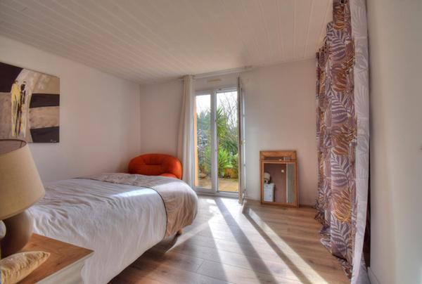 Vente Maison de plain-pied, 130 m², 4 chambres, terrain clos sans vis-à-vis, Pleumeur-Bodou (22560)