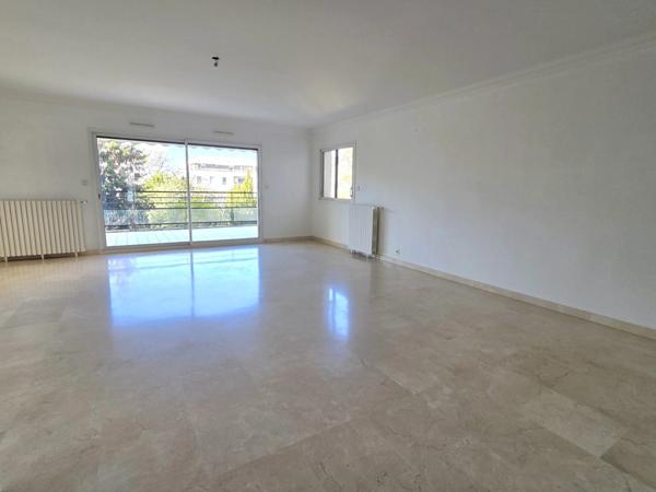 Nouvelle Exclusivité - Appartement contemporain d'exception - terrasse - balcons - double garage - cave