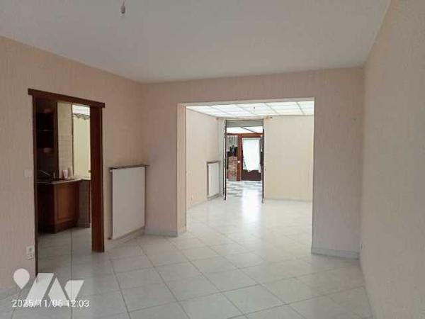 Maison de Lotissement (1950) de 5 pièces-114 m2 + garage-atelier et jardin clos.