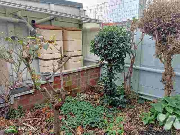 Maison de Lotissement (1950) de 5 pièces-114 m2 + garage-atelier et jardin clos.