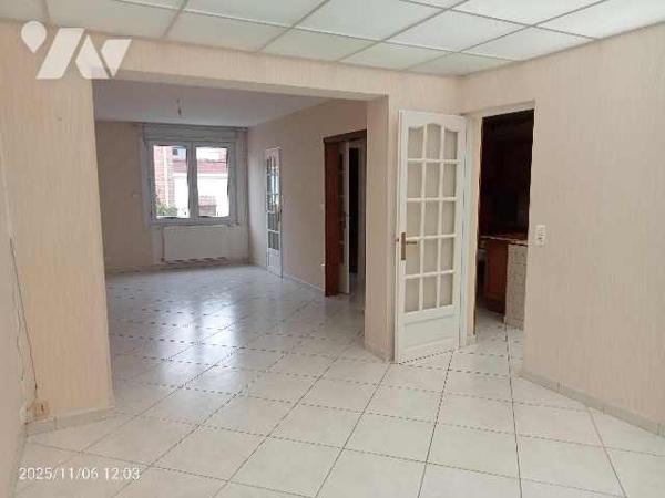 Maison de Lotissement (1950) de 5 pièces-114 m2 + garage-atelier et jardin clos.